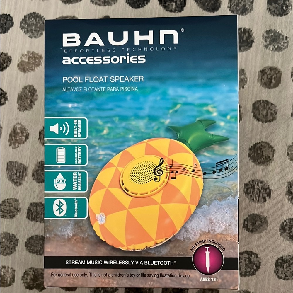New in box! 🍍 Pineapple pool/bath float speaker.